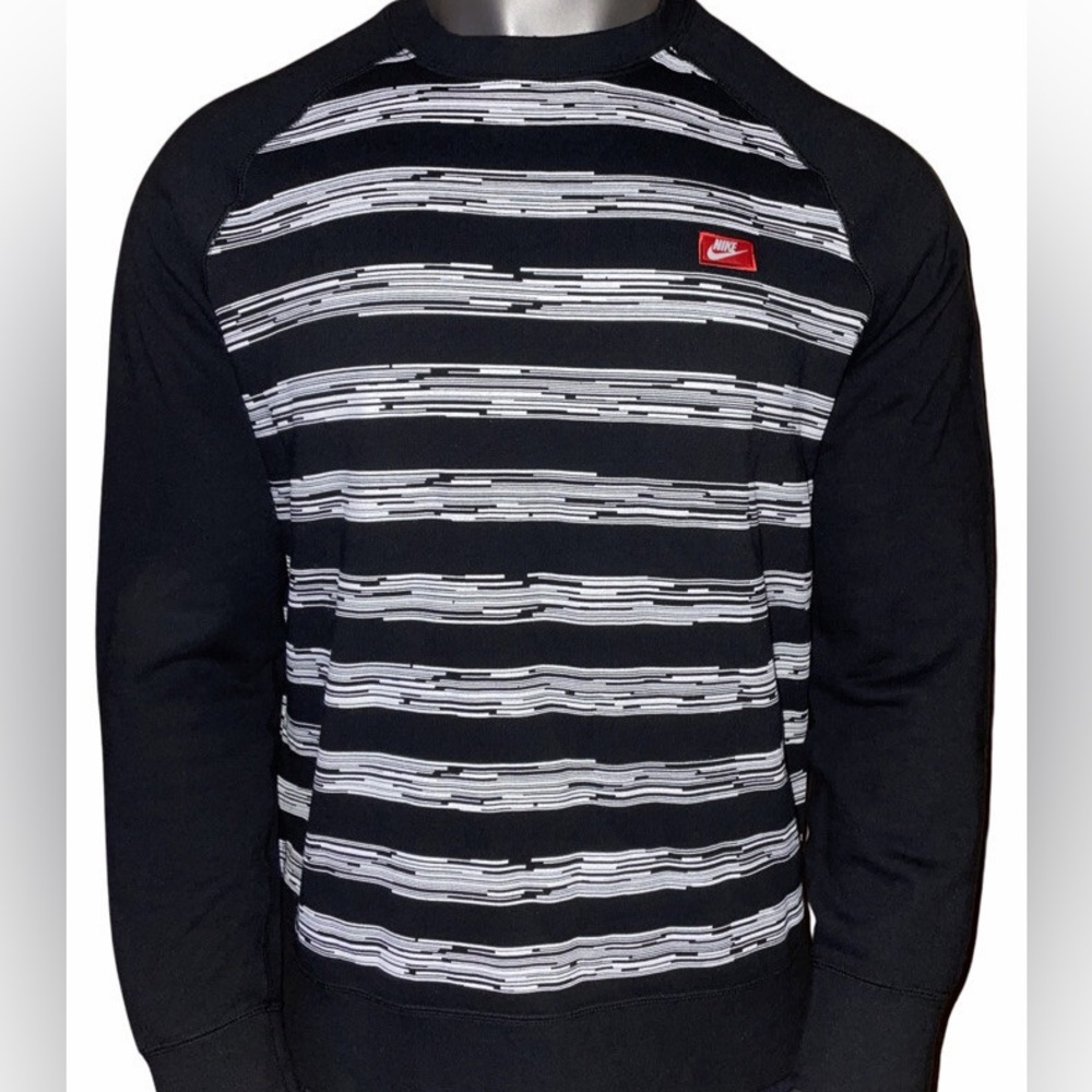 Nike Men's Black and White Patterned Crewneck Sweater